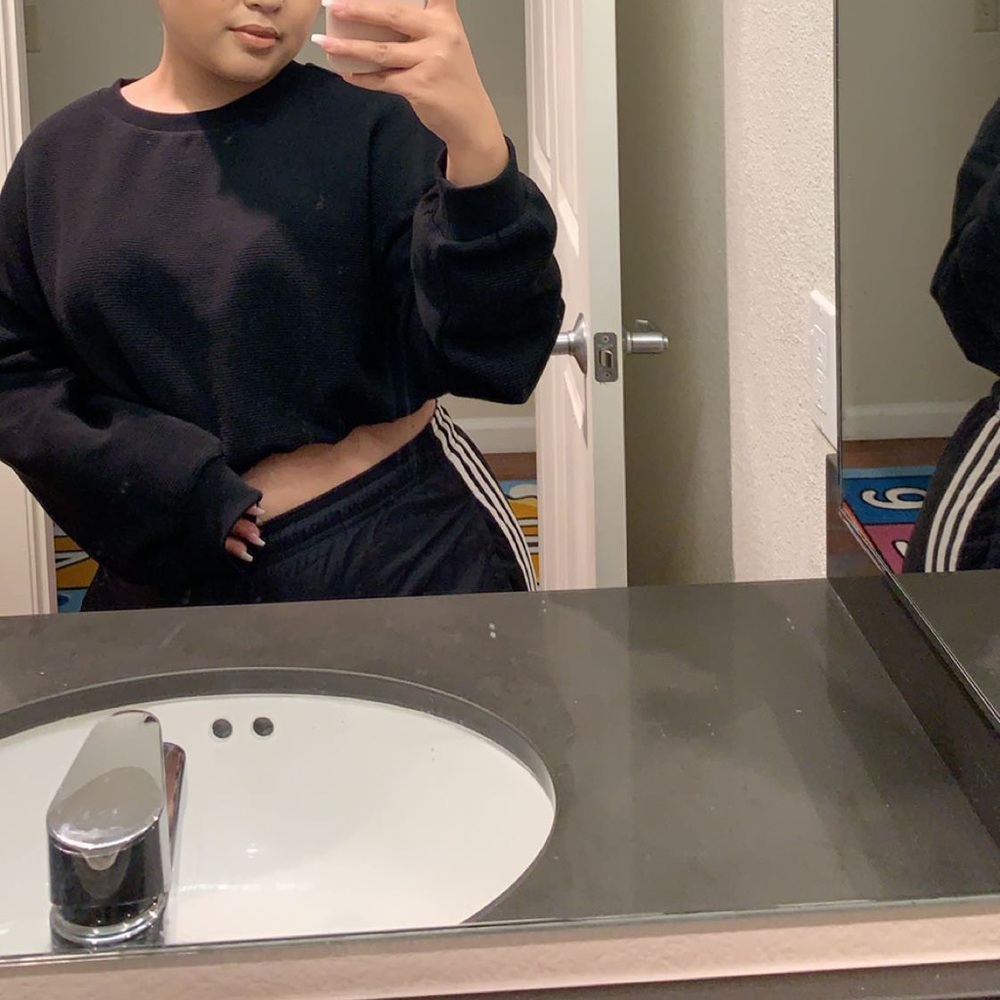 BLACK LONG SLEEVE CROP TOP WITH DRAWSTRING - Picture 3 of 3